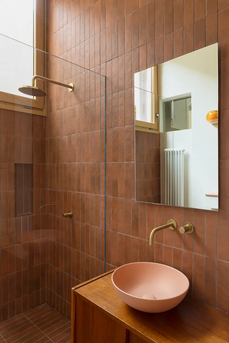 Baño proyecto mmmu arquitectes y terracota